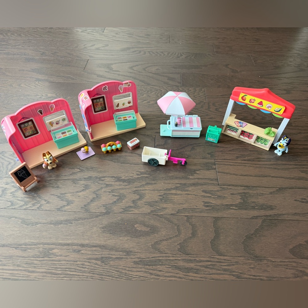 Disney Bluey Market & Bingo Ice Cream Shop lot Playset figures toy